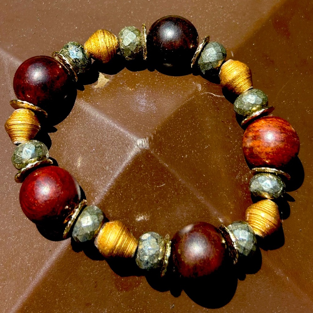 NWOT Stunningly Beautiful wood, copper and Gold Beaded Bracelet.